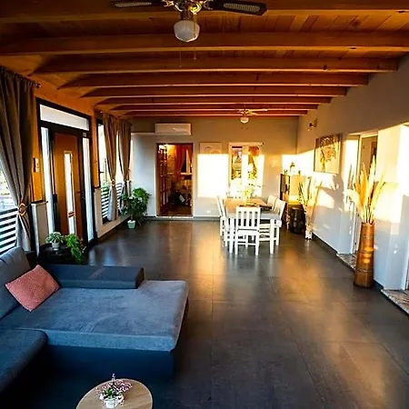 בית נופש Palomino House *